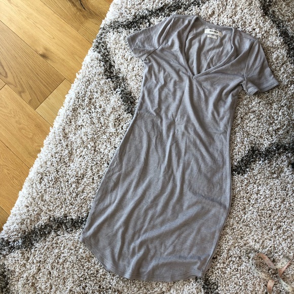 Aritzia Dresses & Skirts - Aritzia T-shirt dress